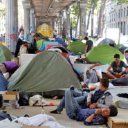 Macron expulse des immigrés … mais en province !