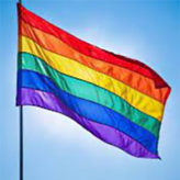 Gabriel Attal est gay … mais pas assez !