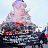 Macron : « En marche » vers le totalitarisme !