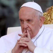 Le Pape excommunie presque les climatosceptiques !